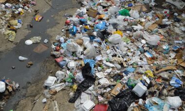 Masih Anggap Sampah Tak Bernilai