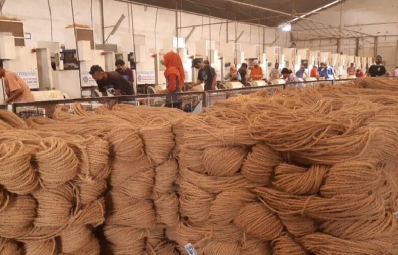 Sabut kelapa untuk insulasi bangunan alami