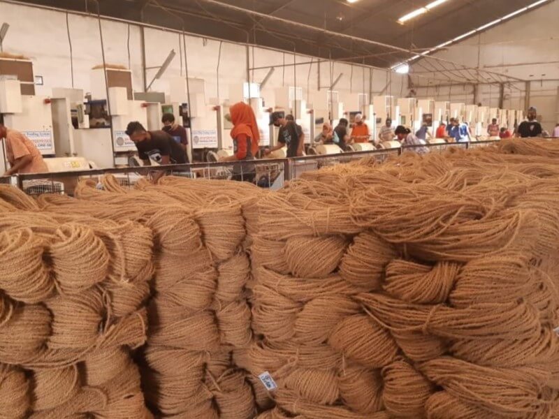 Sabut kelapa untuk insulasi bangunan alami