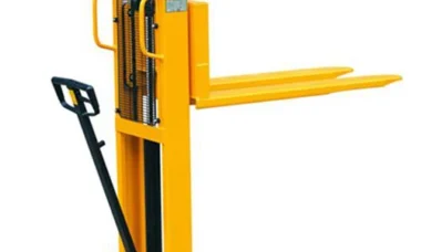 Tips Mengangkat Barang Pakai Stacker
