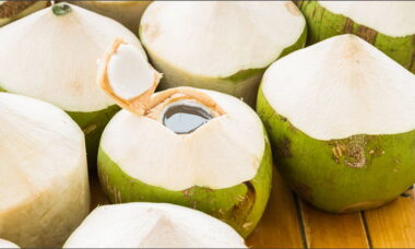 cara kupas kelapa biar cepat