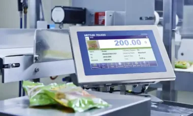 display berat pada check weigher otomatis