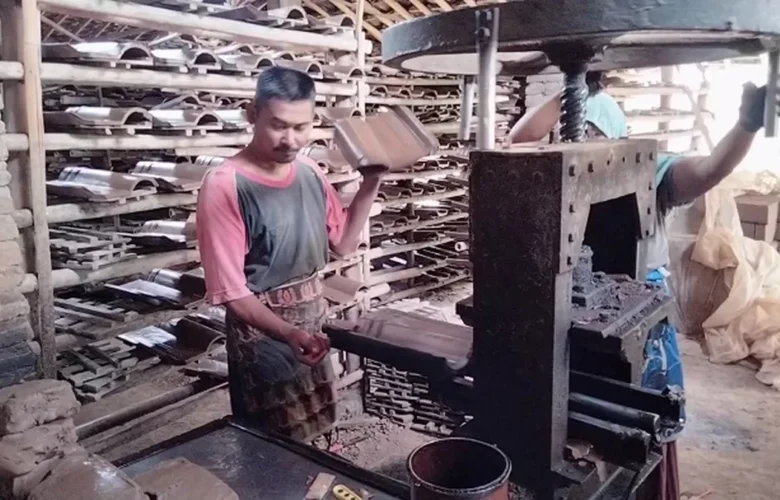 Cara Kerja Sistem Pengepresan Genteng